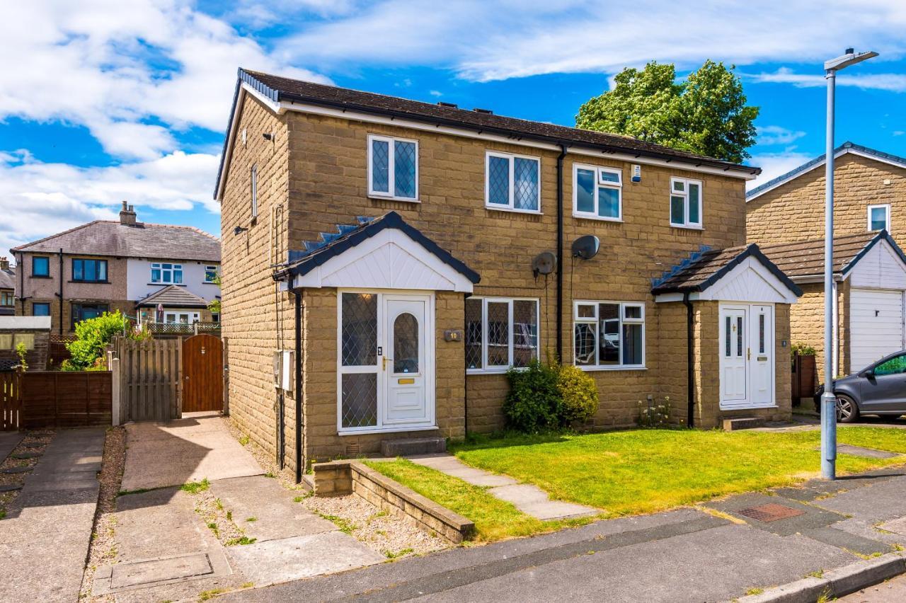 Family Friendly 3-Bed Home With Free Parking On Site Huddersfield Exterior photo