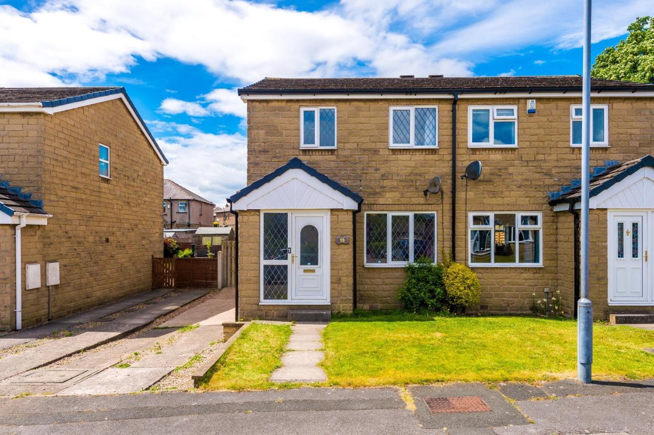 Family Friendly 3-Bed Home With Free Parking On Site Huddersfield Exterior photo